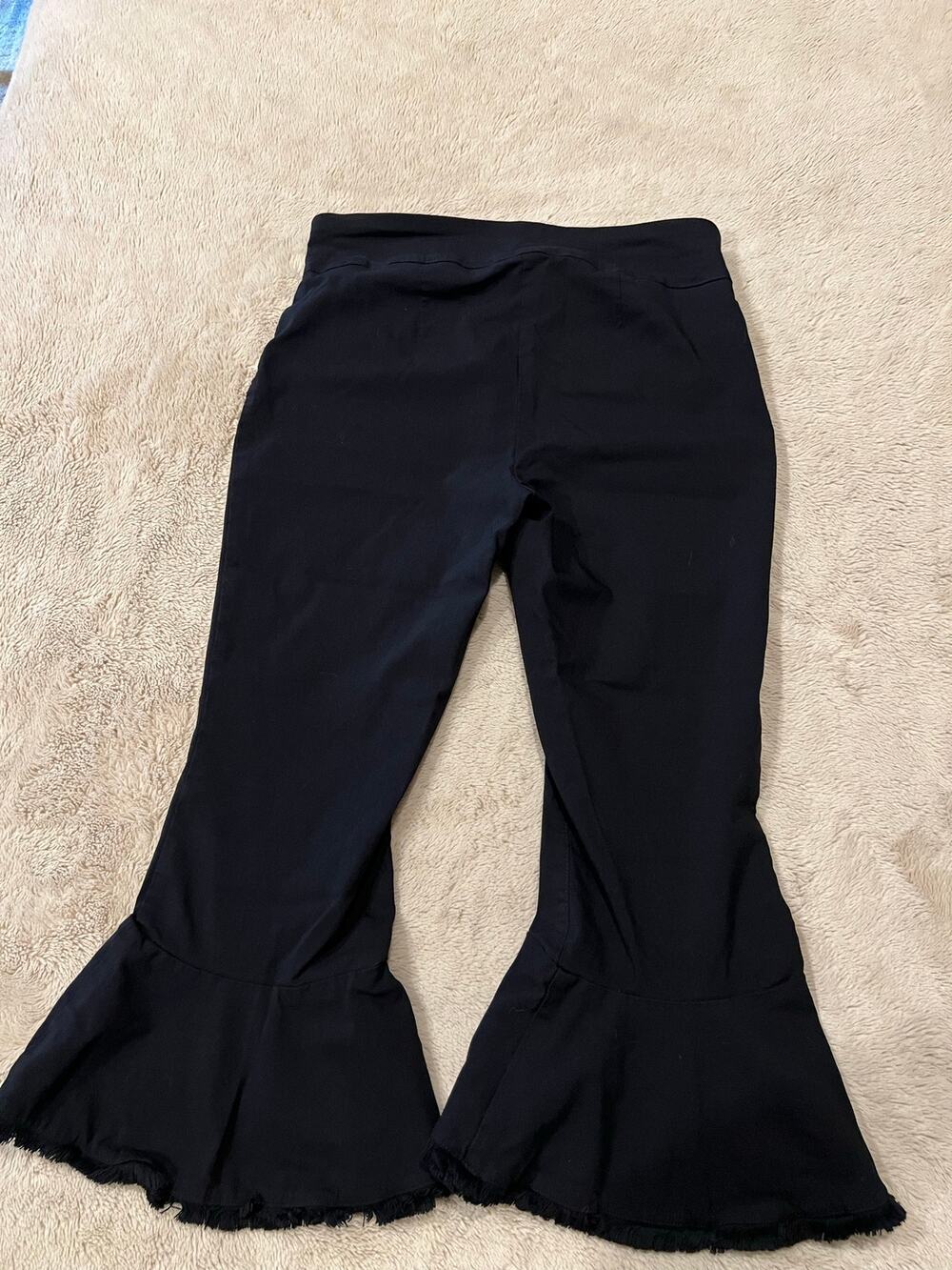 INC Women's Size 8P Black Pull-On Capri Pants Stretch Casual-Flared bottom